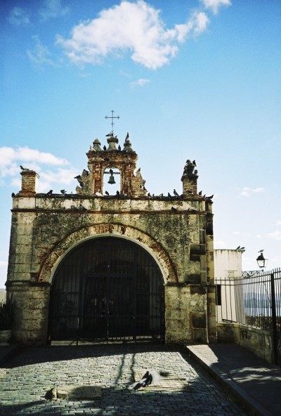 http://eliacin.com/2010/03/la-capilla-del-cristo/